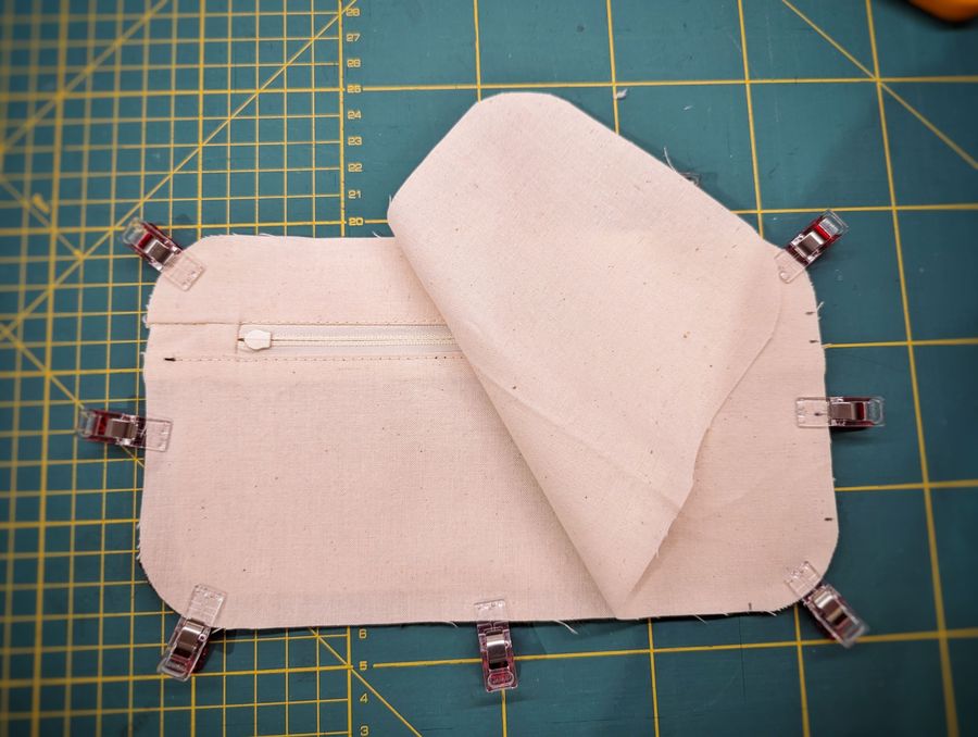 Lining with a pocket