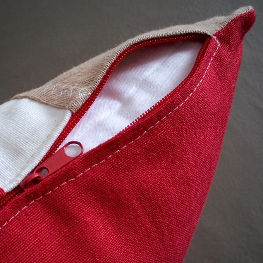 The zip hidden on the side