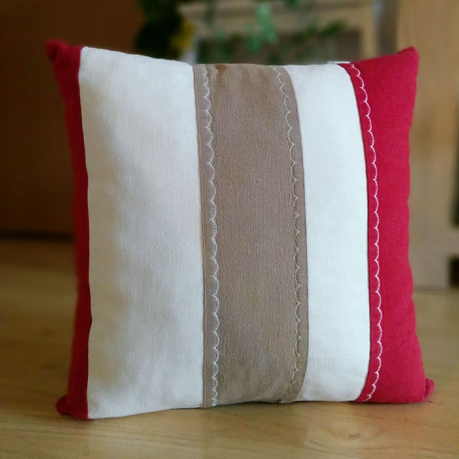A version with a beige centre stripe
