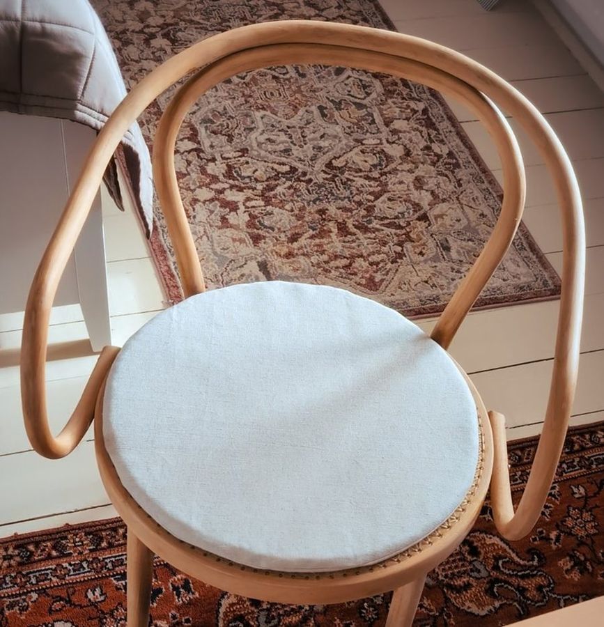 Kulatý sedák na židli